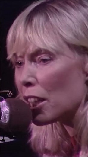 On April 24, 1983, Joni returned to London after nine years for a two hour set at Wembley Arena.