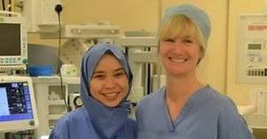 Medical Student Creates First Disposable Hijab - Hospital Now Offers Them To Muslim Staff
