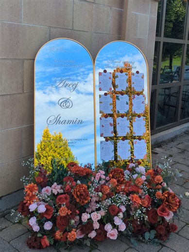 Gold arched mirror welcome sign and custom seating chart, reflecting the beautiful fall colours 🍂 Venue @royalambassador.eventcentre #welcomesign #weddingsigns #gtawedding #torontoweddingdecor #welcomemirror