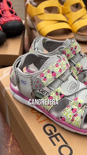 👟✨ ¡Sandalias para Niños y Niñas desde solo $7.990! La nueva temporada llegó con los modelos infantiles más buscados: ✔ Sandalias con velcro ✔ Sandalias deportivas para niños ✔ Sandalias de goma ✔ Sandalias para niña con brillo ✔ Sandalias ergonómicas y ultra cómodas ✔ Sandalias infantiles resistentes al agua 🎉 Diseños perfectos para el verano, súper cómodos, seguros y listos para acompañar cada aventura. 🚚 Despachamos a todo Chile en 1–2 días hábiles 🏬 Retiro GRATIS en tienda Agua de Coco –