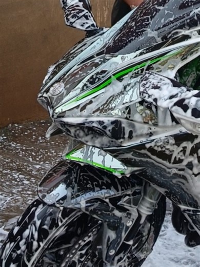 Kawasaki Ninja H2 vs Suzuki GSX-R1000: The Ultimate Showdown