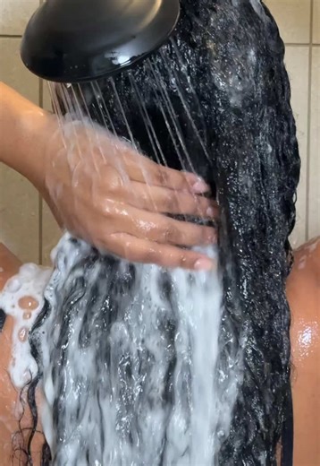 4 month wash day after taking out my mini/micro braids 🤎 After wearing braids for 4 months, I definitely noticed my hair feeling a bit drier, especially toward the ends. so my main focus right now is restoring moisture and hydration. I’m also planning to do a trim the next time I straighten my hair. These mini braids were honestly such an amazing experience, one of the best hairstyles I’ve ever done, and I’ll definitely be doing them again this year! 🤎 Everything I used ✨ @Fenty Hair clarifyin