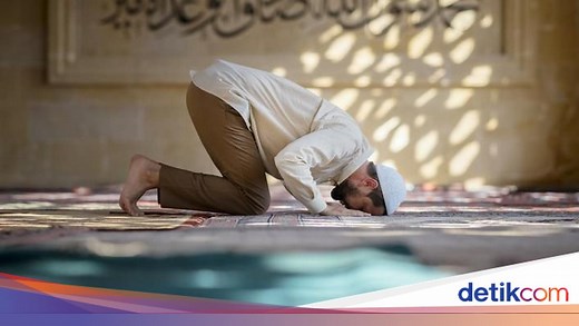 Niat Sholat Fardhu 5 Waktu Lengkap dengan Arab, Latin dan Artinya