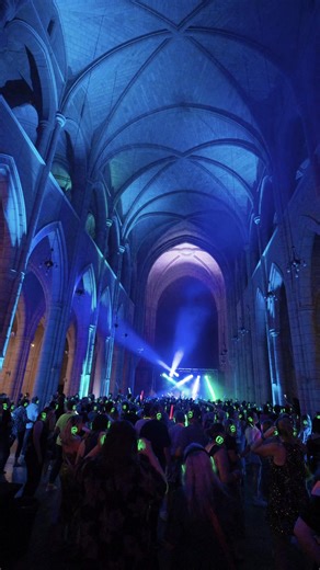 🚨 80s Silent Disco in Toronto! 🚨 Get ready to boogie through dazzling illuminated surroundings at Toronto Public Library 🎧✨ 📅 Sat 13th Dec 💫 Tickets are flying – grab yours now! 🎟️🚀 | Silent Discos in Incredible Places