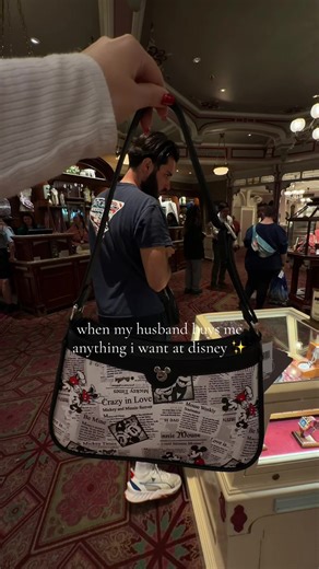 🙂‍↕️🙂‍↕️ #disneyworld #husband #disneyparks #disneygirlie #disneymerch