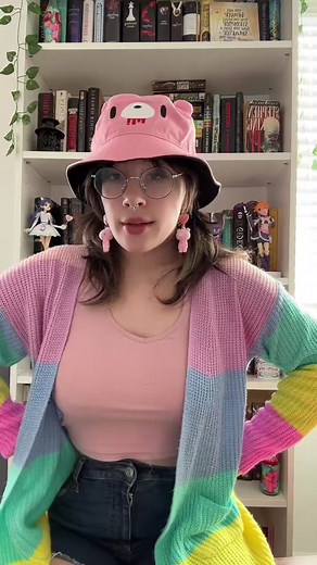 I will get the hang of this eventually lol #bookishtiktok #thecruelprince #thestolenheir #2023reads