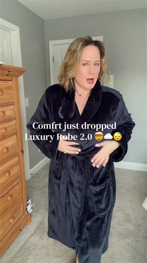 Comfrt just dropped ten more inches in their absolute dream luxury robe! Run 🏃 this one is gonna sell quick 😴☁️🤯😍 #comfrt #comfrtrobe #luxuryrobe #sparobe #robes @Comfrt