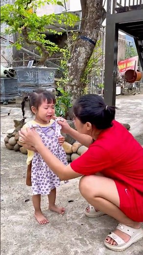 The Strange Dress That Made the Girl Burst Into Tears! #shockingmoment#funny