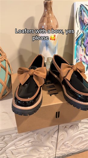 Chic bow loafers are the perfect mix of classy and comfy ✨ Easy slip-on style with a feminine bow detail that elevates any outfit. Perfect for work, errands, or everyday wear. #bowloafers #loafers #womenshoes #flats #comfortableshoes