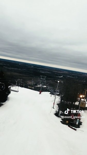 Il nous reste du bon temps à la montagne. Vive la #relâche! ✌️ #montgleason #ski #skills #snow #prévente #selfie
