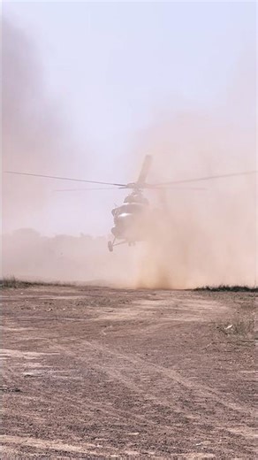 Helicopter dust landing extreme #unitednations #military #aviation #hongkong