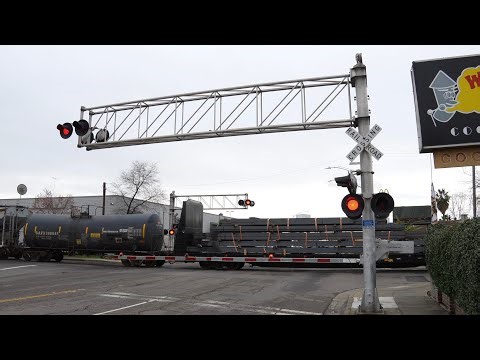 STE 777 Local | N Wilson Wy. Railroad Crossing, Stockton CA (Dead Bell) *Bell Sequence Change*
