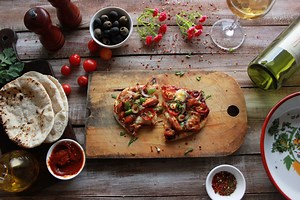 Watch Video: Easy Naan Pizza Full recipe: http://bit.ly/2aI8sys Thinking what to do with leftover naan?Make naan pizza in less than 30 minutes. | Fun FOOD Frolic