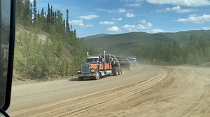 ALASKA 🇺🇸:HAULING BEGINS IN DALTON Haul Rd. #merica #AMVP #Alaska #TeamAlaska #trucks #Trucking #truckdriver #HaulingServices #followers #everyone #InGodWeTrust #goodvibes #goodmorning | Alicia Miller Videos & Photography