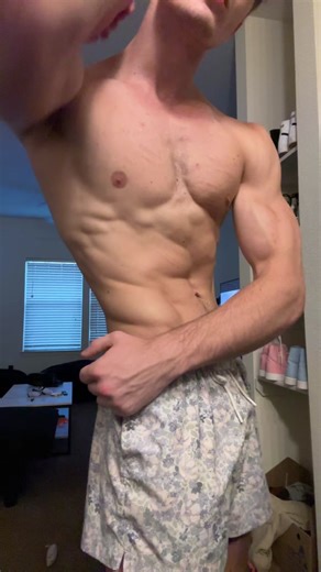 kevin 😉 (@kevin_biceps)’s videos with