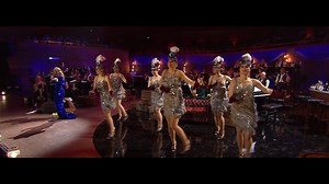 🎼🎉 Babylon Hotel 🎀🎁🎄 Παραμονή Πρωτοχρονιάς, 24:00 στην #ΕΡΤ3 👉 Καλώς ορίσατε στον φαντασμαγορικό και παρακμιακό κόσμο του Babylon Hotel, όπου η μουσική ρέει από κάθε γωνιά σαν αφρισμένη σαμπάνια. Η Εθνική Συμφωνική Ορχήστρα της Δανίας συναντά τη Μεγάλη Μπάντα της Δανέζικης Ραδιοφωνίας υπό τη διεύθυνση της Μίχο Χαζάμα και μαζί με τους καλεσμένους τους θα σας οδηγήσουν στο φανταστικό Babylon Hotel, όπου οι πόρτες ανοίγονται σε έναν κόσμο μουσικής από ταινίες όπως «Ο Μεγάλος Γκάτσμπι», «Μπουρ