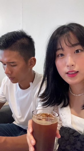 아무것도 모른채 커피마시다가 소환된 성모병원 응급실. 급성골수성백혈병으로 입원한지도 한달이 넘었네. 거의 끝나가는 1사이클. 중환자실로 넘어가네마네 흘린 눈물만 몇바가지였는지. 고비를 넘겨서 이제히히덕거리며 쉬는날을 고대하고있다. 머리 깎지마아~~햇병아리다. 🐣