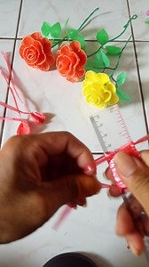 627K views · 6.8K reactions | Pola dasar pembuatan bunga mawar dari tali raffia #tutorial #kerajinantangan #kreasiunikdarilimbahplastik #kreasidaurulangsampah #vod | Karya Panda | Facebook