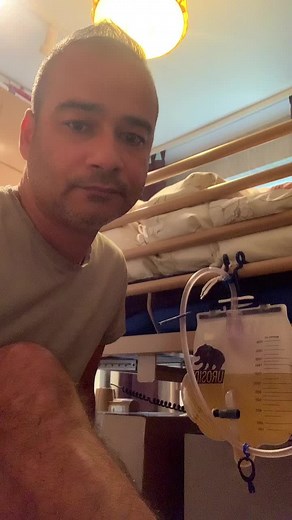 How to open a katheter urine bag from an old man who is only in bed . Follow me for more #behappyalways #disability #staystrong #enjoylife #behappy