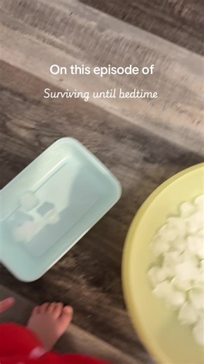 Sensory play made simple. #sensoryplay #easyplayideas #simpleplay #kidsctivities #play