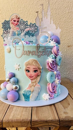 Frozen came to #BooSea’sCakes #frozen #frozen2 #elsa #anna #welovecakes #fyp #bloemfonteintiktok