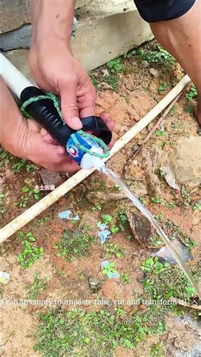 Using an Empty Toothpaste Tube to Repair PVC Pipe Leaks 🚰🔧#plumbing #repair #recycle