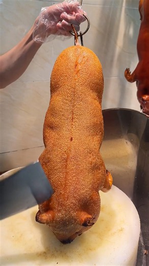 Crispy Suckling Pork 🔪😋 #usa #foryou #shorts