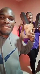 Detectives are looking for four ‘wash wash’ suspects, believed to be part of a larger syndicate in the illegal business of printing fake currency. In videoclips doing rounds in sections of social media, three of the suspects were captured giving one of their accomplice a dog’s beating, after he went partying and flashed a bunch of notes flanked by a bevy of beauties, revealing their dirty dealings. The accomplice who appeared intoxicated in a drinking spree, flaunted the money as he promised the