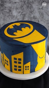 Happy #BatmanDay! We’re celebrating with this Batman cake from SprinkleBakes! 😲 Find out more from DC: https://foodtv.com/3symyij Get the recipe: https://foodtv.com/46aRdR9 | Food Network