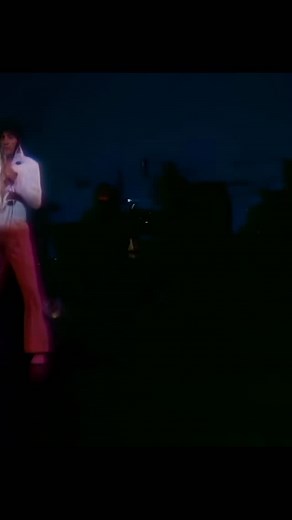 🕊️ Elvis Presley – “Walk a Mile in My Shoes” (1970) A powerful message delivered with soul and fire 🎤🔥 💬 Performed during his 1970 Las Vegas concerts, “Walk a Mile in My Shoes” is one of Elvis’s most meaningful songs — a call for empathy, understanding, and compassion. Instead of judging others, Elvis urges us to try living their experiences first. 🎶 Written by Joe South, the song became a highlight of Elvis’s “On Stage” live album. With gospel harmonies, a driving rhythm, and Elvis at full