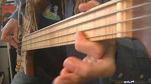 Yup, it's Fretless Friday! Delay on fretless is so much fun :) Listen to the full recording on Spotify: https://open.spotify.com/track/6C6AhR3boCI3L66LMbHYnZ?si=16c2db6be154488f | Remco's Groove Lab