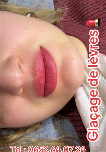 ✨ Glaçage de lèvres ✨ Des lèvres sublimées, brillantes et naturellement rosées 💋 Un soin idéal pour raviver la couleur, lisser les ridules et apporter un effet glossy longue durée. Résultat : des lèvres fraîches, pulpeuses et éclatantes ✨ 📍 Résultat immédiat ⏳ Tenue progressive 💄 Effet naturel garanti #pourtoiiiii #Microblading #glacagedeslevres