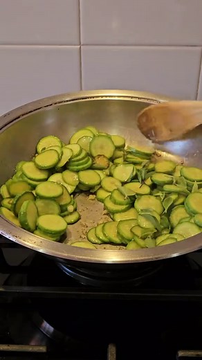 Flan de Courgettes au Parmesan et Sauce Tomate Basilic