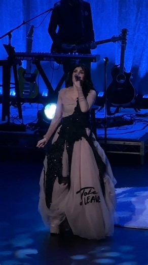 Idina Menzel sings Let It Go