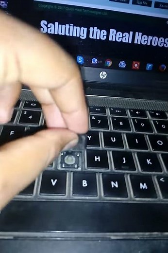 Laptop ke keyboard ka button nikala | Keyboard button out