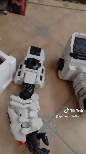 Unboxing the Largest Transformers Toy: W-Resources M-01 Metroplex