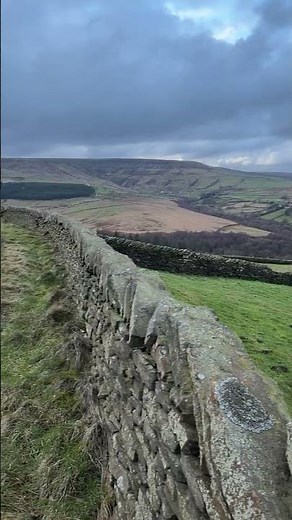 Walking Holmfirth, Yorkshire 😎 #huddersfield