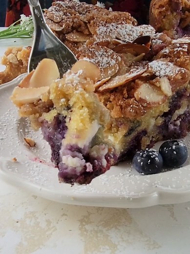 Delicious Blueberry Cream Cheese Coffee Cake Recipe