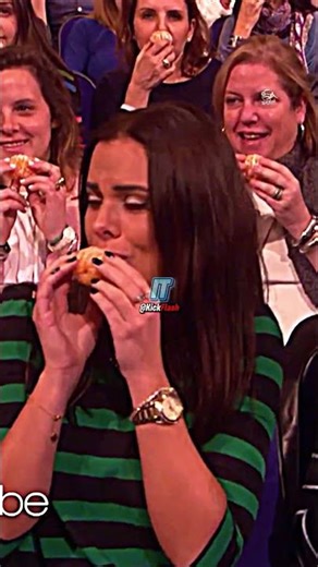 Anne Hathaway PRANKS The Entire Audience! 😂🍊 #shorts