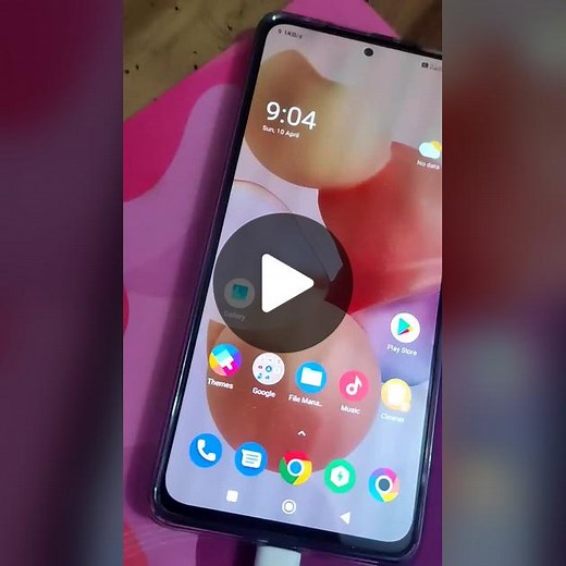 Smartphone Charging Process and Screen Overview