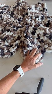 38K views · 399 reactions | ✨ I got creative and stitched together 8 chunky knit hearts to make one HUGE, cozy pillow!  Perfect way to use up my scrap yarn for stuffing, and it turned out extra squishy and huggable. I’m in love with how it came together—so unique and fun! 臨 Would you snuggle up with this giant heart pillow?  #ChunkyKnit #CozyDecor #HandmadeWithLove #YarnMagic #helleschunkyknitblanket | Holymolydane | Facebook