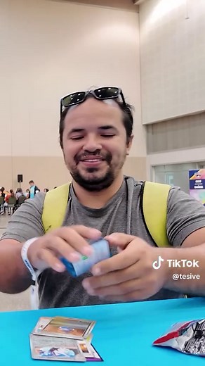 Abrindo Mini Booster Box de Pokémon