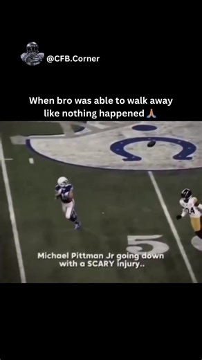 Follow to join 206k other football fans on our mission to build the largest football community on TikTok 🤝🏽 #CollegeFootball #Football #CFB (via: momentsofsport26/IG)