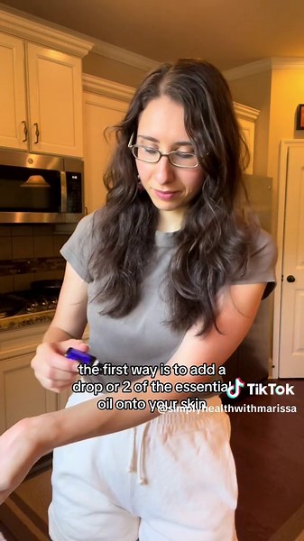 ✨2 WAYS TO APPLY OILS TOPICALLY ONTO YOUR SKIN✨ Some oils can be applied directly on the skin while others are recommended to first dilute with a carrier oil. If unsure, check out the label on the oil bottle or head over to the @youngliving website for instructions. All oils may be diluted & you can even prep this ahead of time by making rollers. Roller bottles are awesome & a great way to bring oils with you on the go. I’ll be sharing how to make a roller bottle tomorrow! Stay tuned! #fyp #esse
