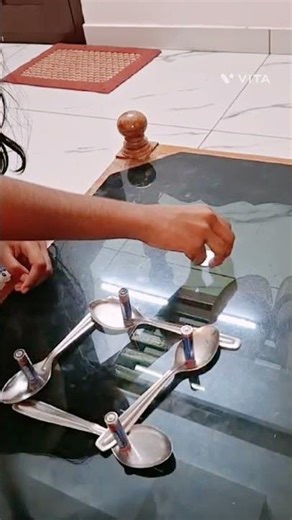 Simple experiment with battery and spoon