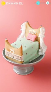 Fluffy! Strawberry Princess Bed Cake via C Channel Food | C Channel