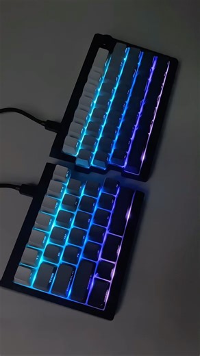 Zornher on Instagram: "Split keys,big flex trend!!!☠️😎🖤🎮 #mechanicalkeyboard #keyboard #fypシ #foryourpage #asmr #cool #Froyou #fypシ゚viral #customkeyboard #foryoupage #fyp #zornher #st68#split#flex #trend"
