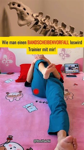 Fit Mit Taichi on Instagram: "Lass ein ❤️ da für mehr nützliche Übungen. Wie wird man einen Bandscheibenvorfall los? Trainier mit mir! #Bandscheibenvorfall #Rückengesundheit #LWS #Schmerzfrei #Rückentraining"
