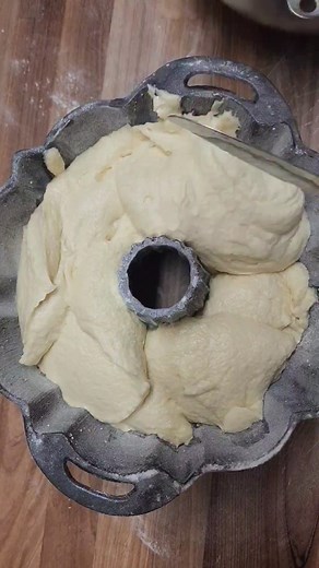 A glimpse into our old-fashioned life Knowledge has been passed down through our family with old-fashioned skills. God has blessed us with homemaking skills. ➡️ Start growing your own food (even if it's only a few raised beds) and tomatoes for canning. ➡️ Buy from local farmers or the farmers market. ➡️ Stock your pantry shelves with homemade canned goods. (We also use these items to barter) 👉 Want to learn more about proper canning practices? Please follow along @afarmgirlskitchen or ask quest