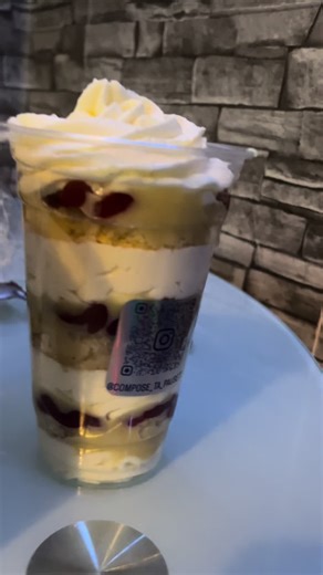 🚨 Besoin d’un petit coup de pouce 🚨 Ces derniers temps, mes vidéos n’ont plus de visibilité 😔 et pourtant je vous prépare des gourmandises de dingue sur Fontainebleau 🍫🍓. Aujourd’hui, je vous montre mes Layer Cup maison 🤤 : 👉 Fraise & chocolat blanc 🍓🤍 👉 Nutella 🥄🍫 (Et plein d’autres parfums encore 👀). Si ça vous tente, dites-moi en commentaire ! Et si vous voulez un tuto recette, je peux vous en faire un 👨‍🍳✨ #LayerCup #Gourmandises #Fontainebleau #FaitMaison #visibilite